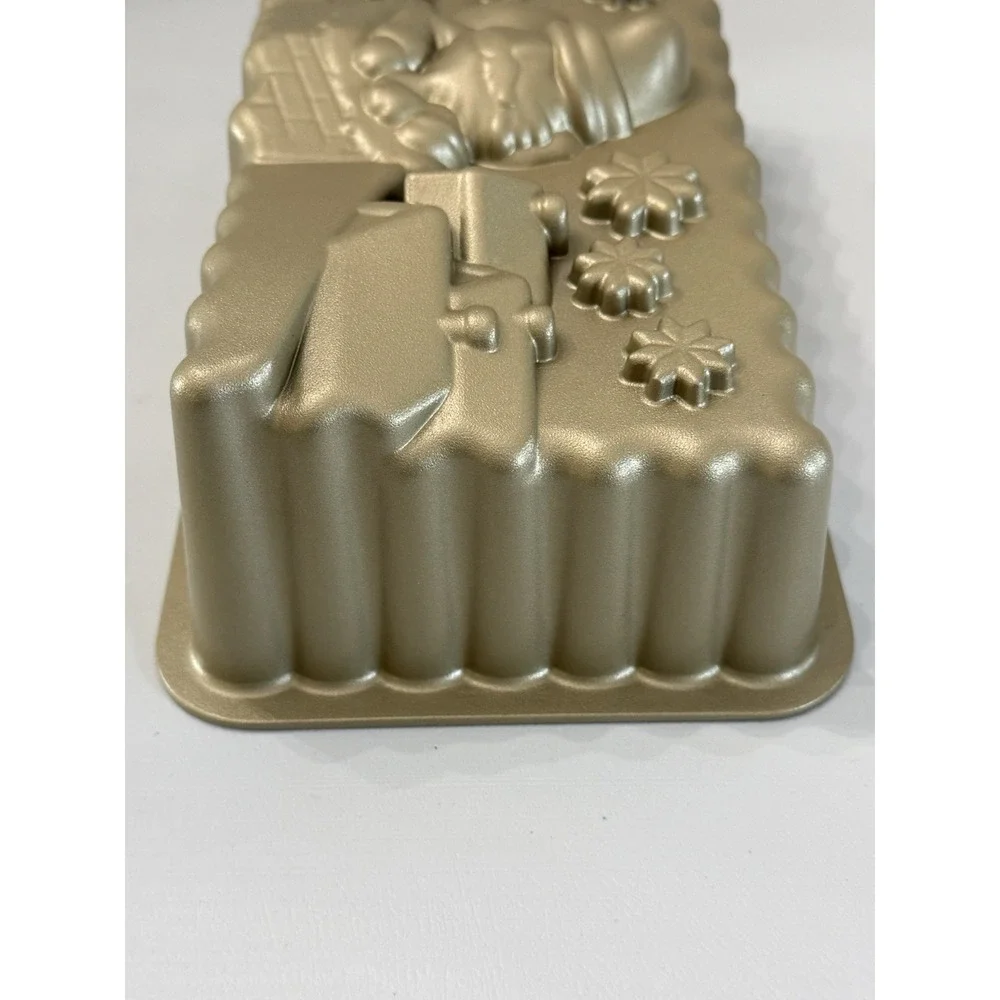Cast Aluminum Santa‎ On Rooftop Loaf Baking Pan 8.5 x 5.5 Christmas Holiday Aldi